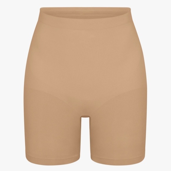 NWT Skims Seamless Sculpt Mid Waist Mid Thigh Short Clay Medium - Picture 1 of 4